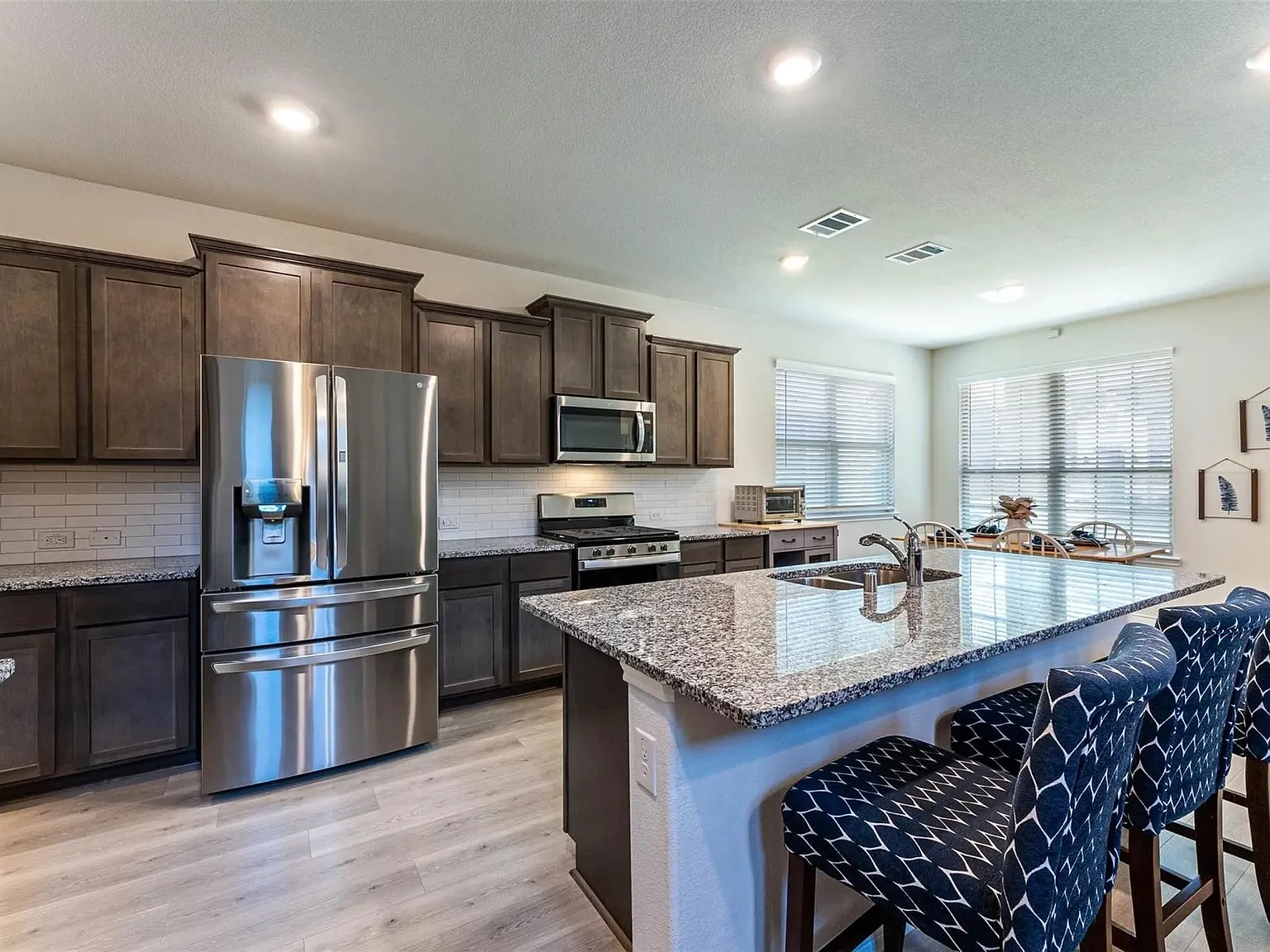 4 bed, 2256 sqft, $2,700 — Photo 4