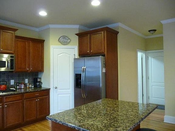 3rd image of 1588 Squire Hill Ln