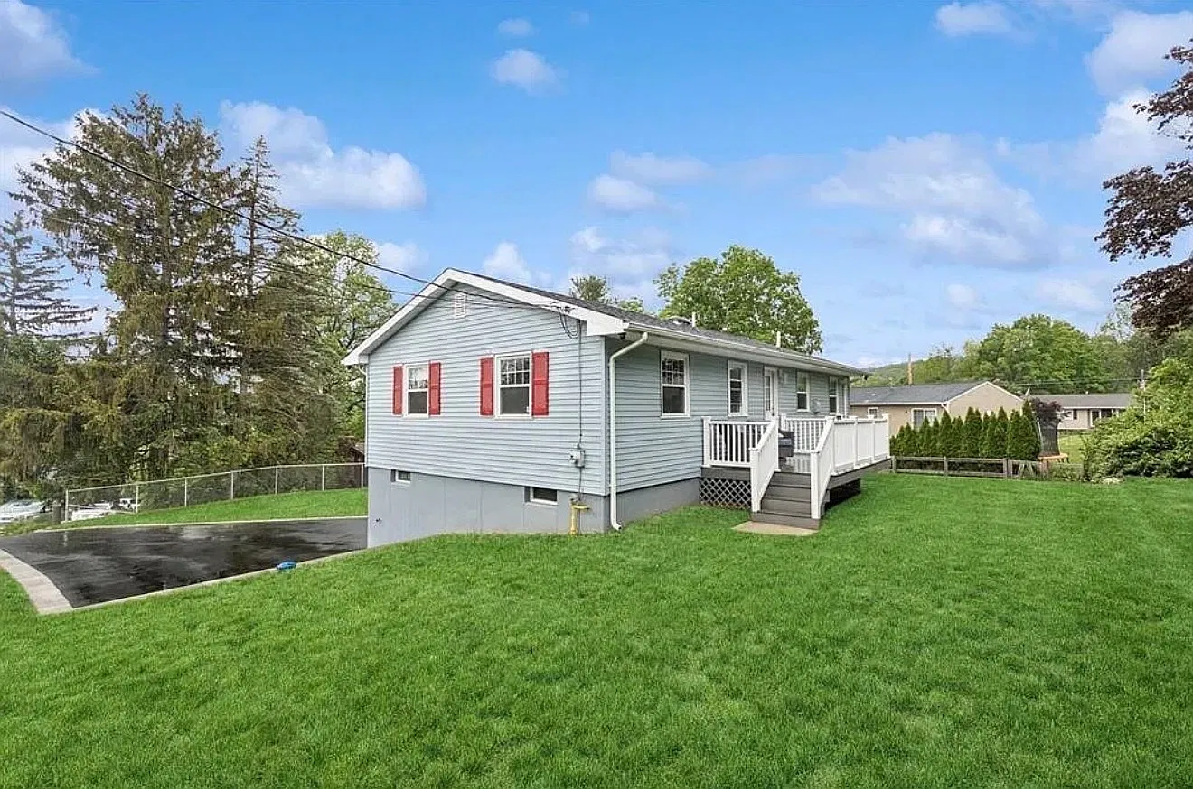 3 bed, 1605 sqft, $3,000 — Photo 3