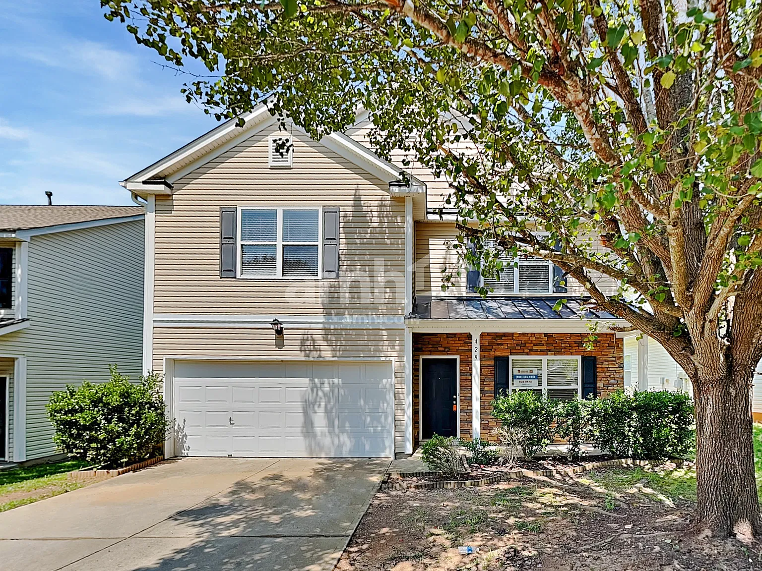 3 bed, 2.5 bath, 2076 sqft, $2,190 — Photo 2