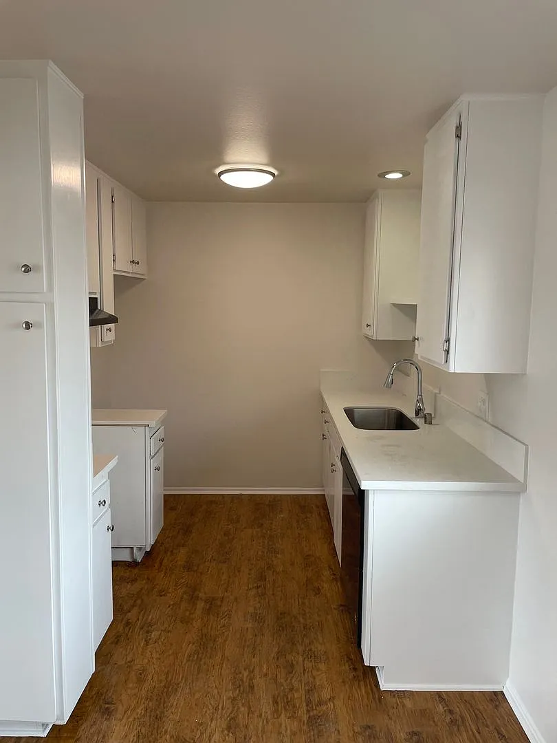 Del Rio Place apts — Photo 2