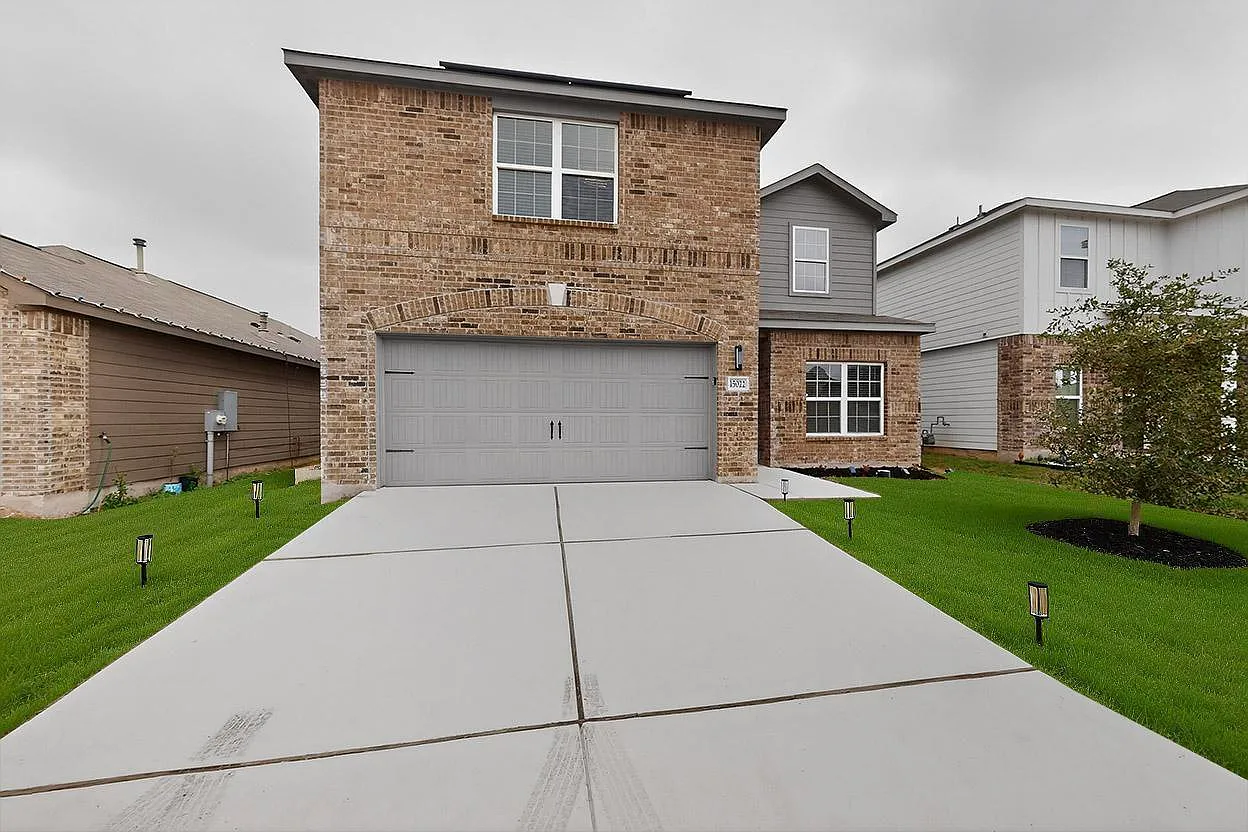 5 bed, 2540 sqft, $2,095 — Photo 2