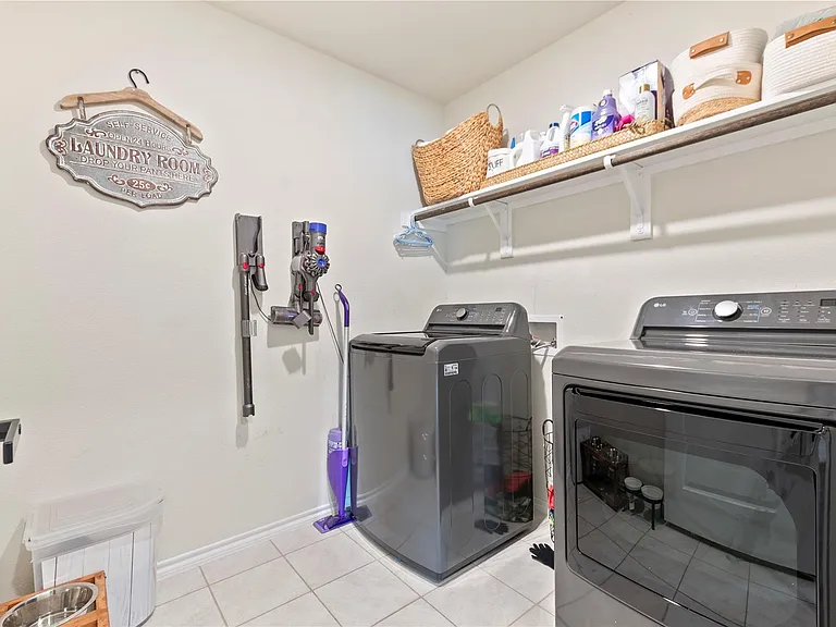 985 Alton Dr — Photo 22