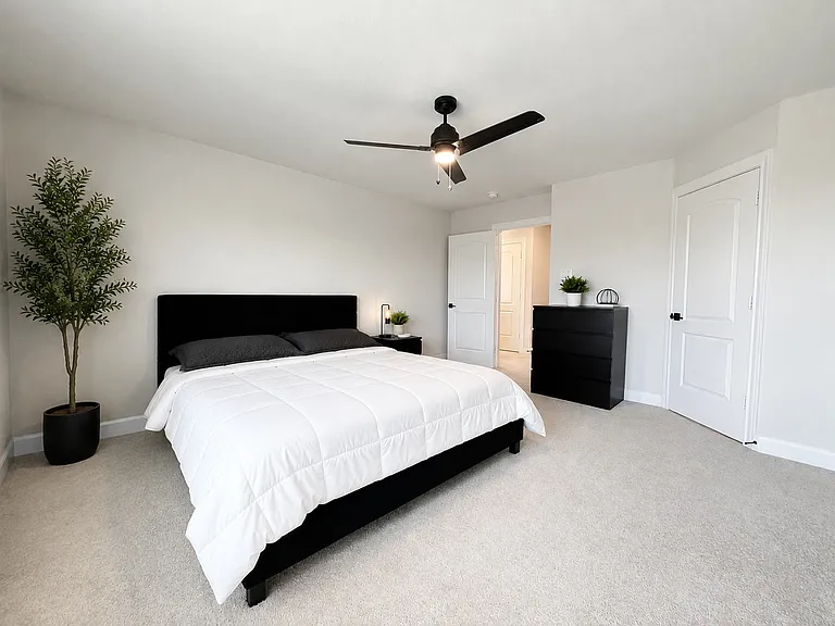 1205 Ginsburg Ln — Photo 11