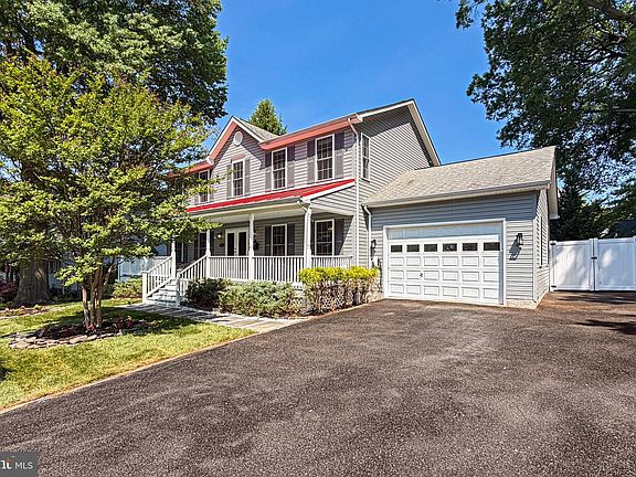 3rd image of 909 19th St S