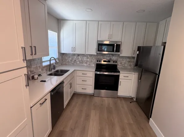 1020 E Lime St, Tarpon Springs, FL 34689