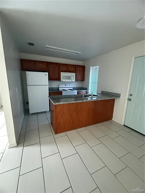 2 bed, 2.0 bath, 1050 sqft, $895 — Photo 3