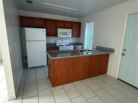 3rd image of 1916 Summer Breeze Rd APT B