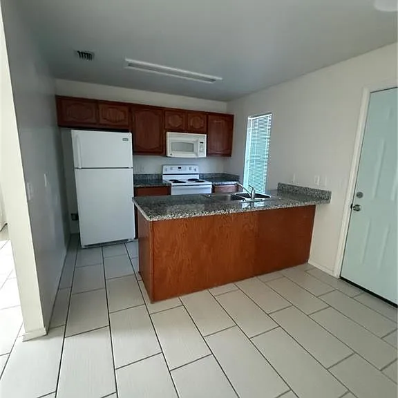 1916 Summer Breeze Rd #B — Photo 3