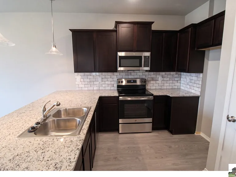 227 Green Valley Dr — Photo 4