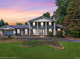 27090 Van Horn Rd, Brownstown, MI 48134