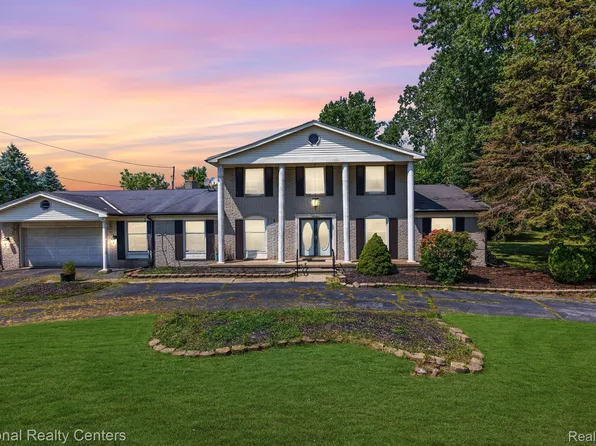 27090 Van Horn Rd, Brownstown, MI 48134