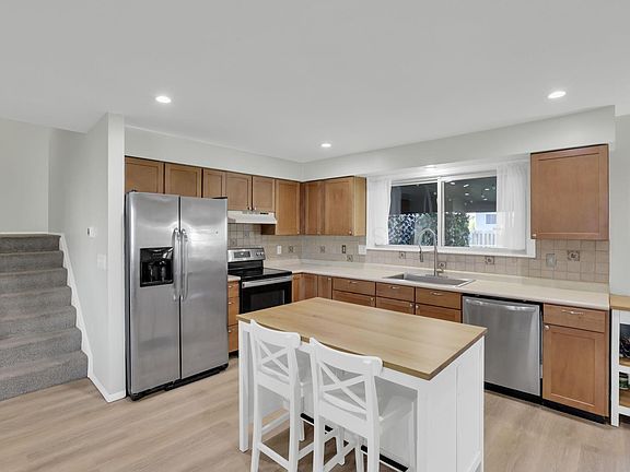 5th image of 393 Seven Pines Dr