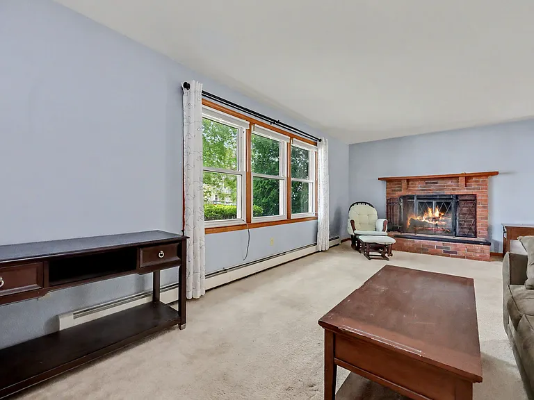 275 York St — Photo 5