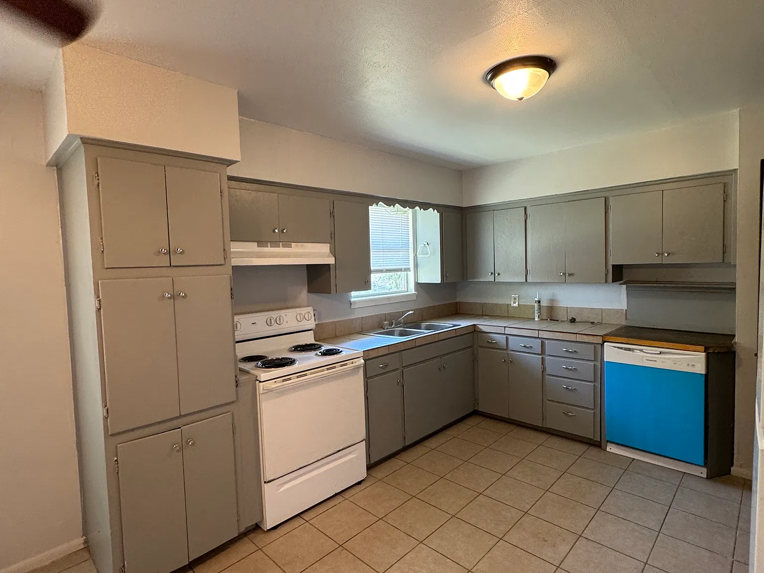 3 bed, 1124 sqft, $995 — Photo 4