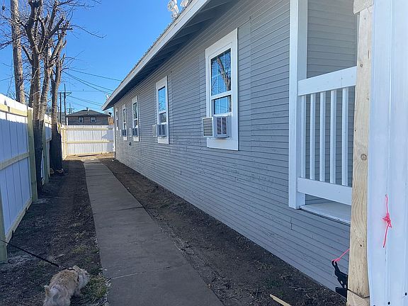 3rd image of 413 & 415 Buckler Ave