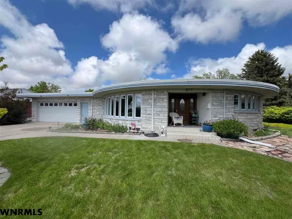 615 Winter Creek Dr, Scottsbluff, NE 69361