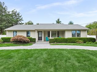 28 Alanson Ln, Hampton Bays, NY 11946