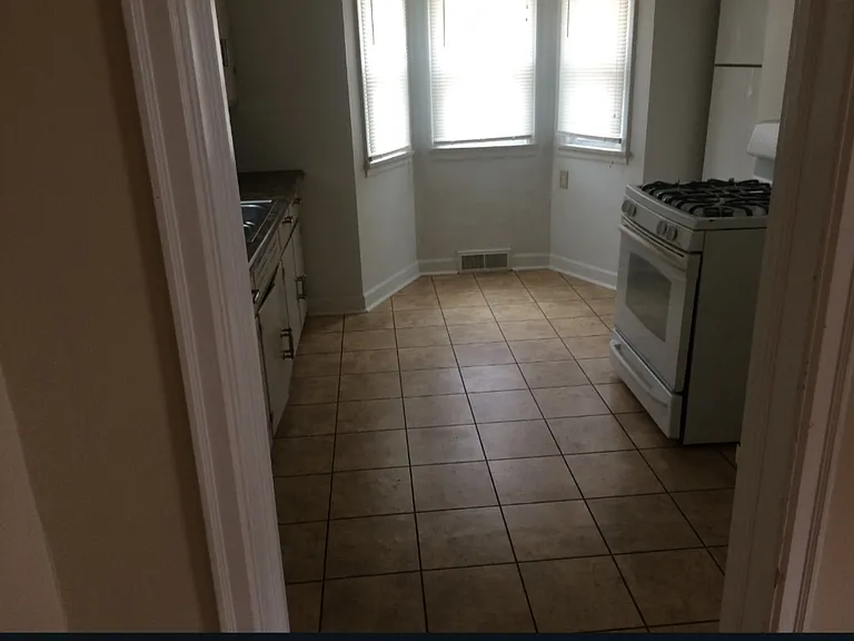 476 Houston Ave — Photo 3
