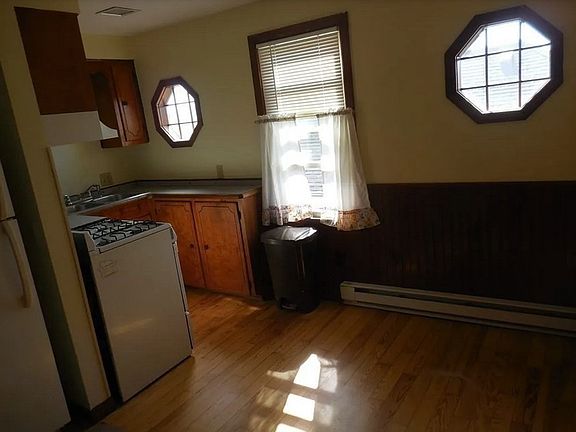 2nd image of 147 Jefferson St