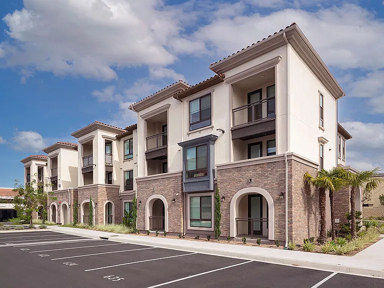 CALIXA Apartment Homes — Photo 34