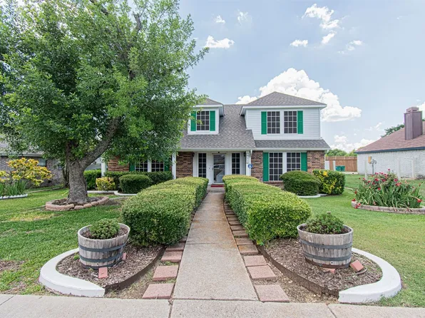 821 Weaver St, Cedar Hill, TX 75104