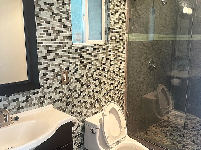 8022 Longridge Ave — Photo 7