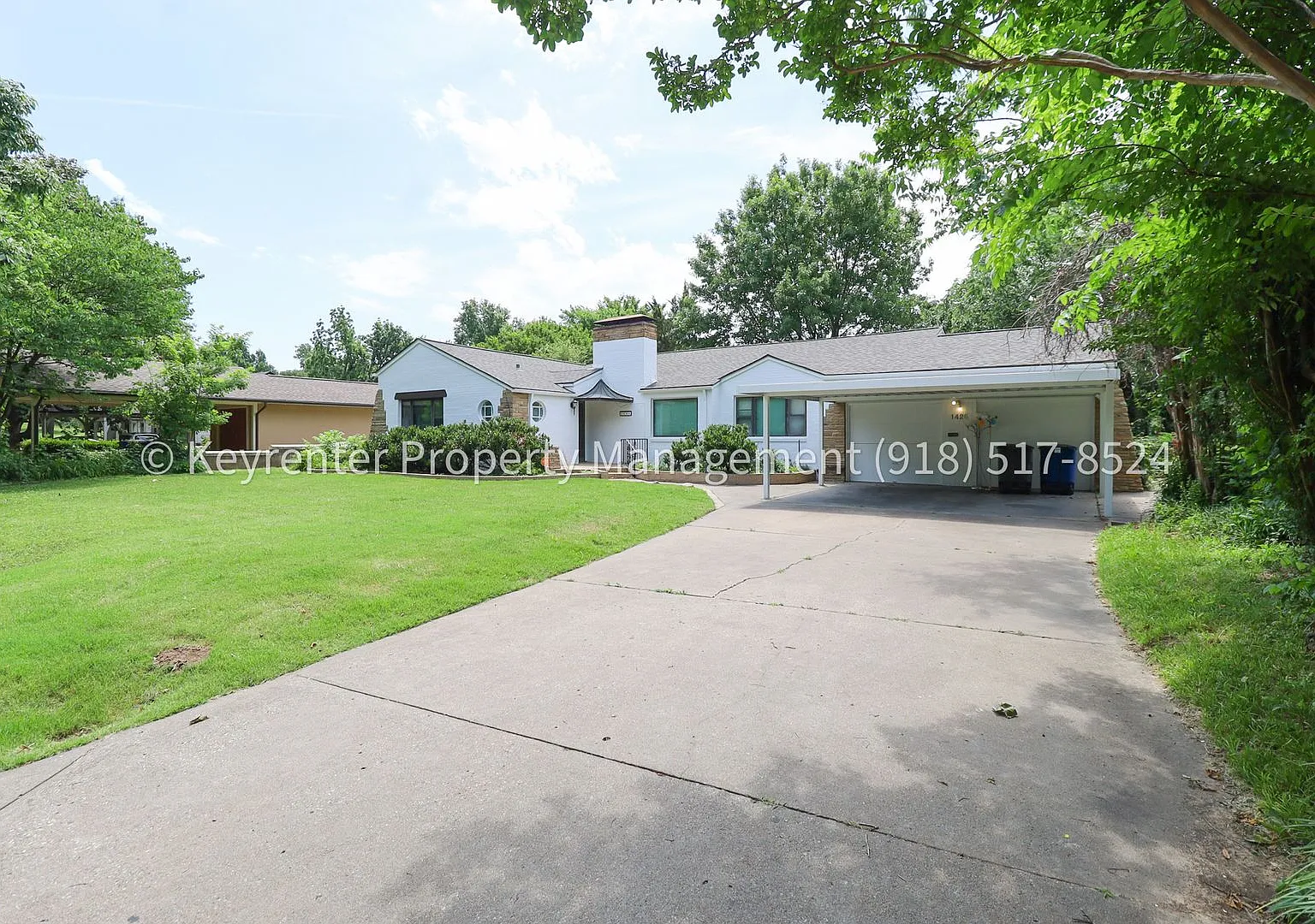 Beautifully Redone 3 Bedroom House! Available for Immediate Move in! — Photo 4
