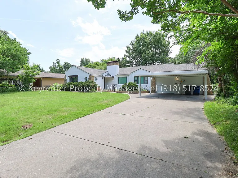 1426 E 32nd Pl — Photo 4