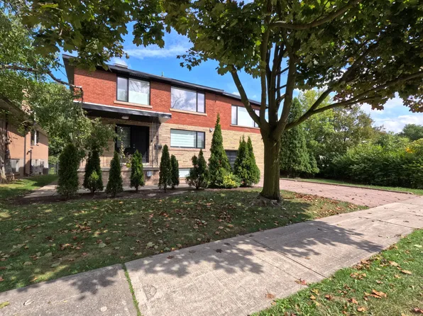 77 Hove St E, Toronto, ON M3H 4Z2