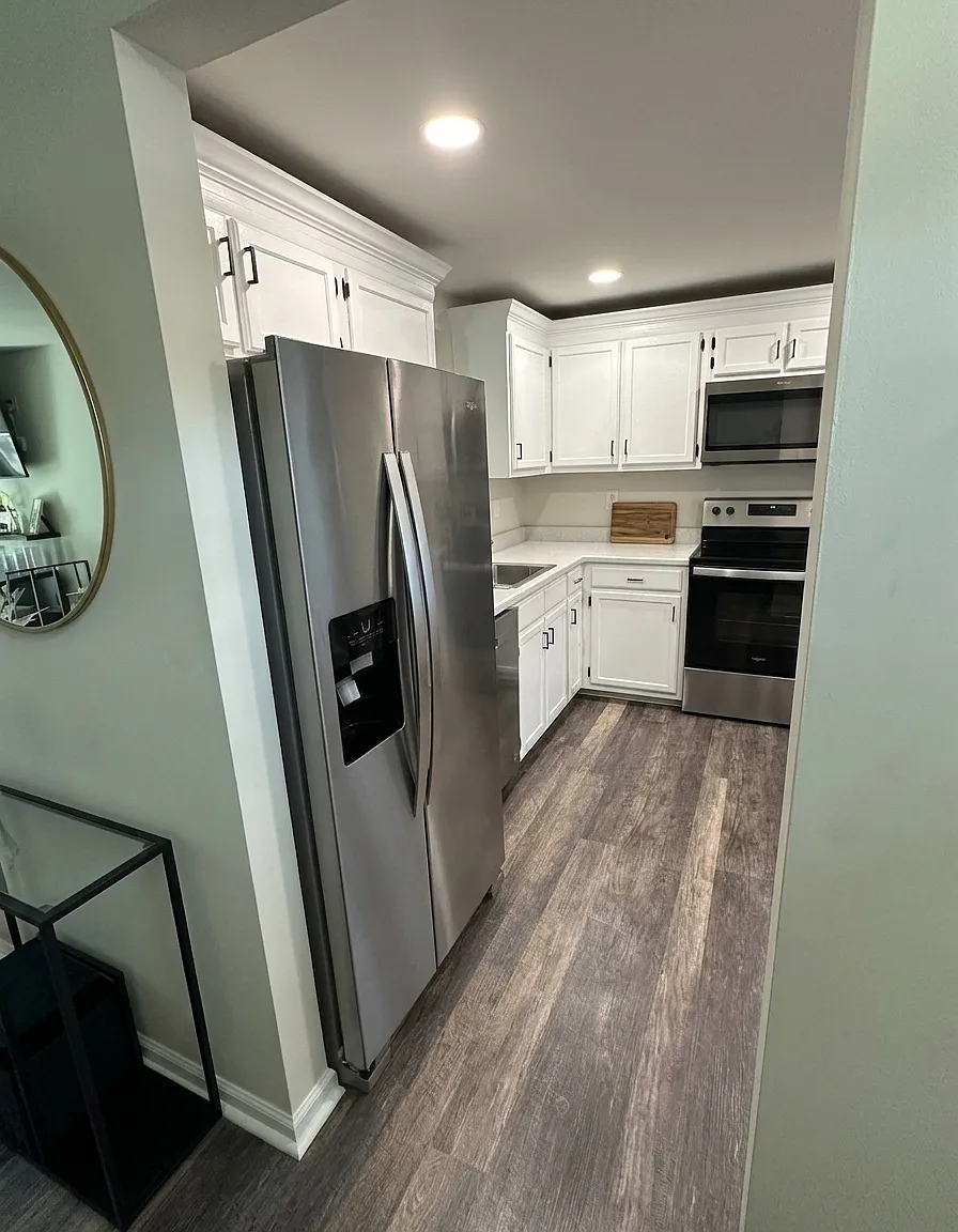 3 bed, 1102 sqft, $3,700 — Photo 3