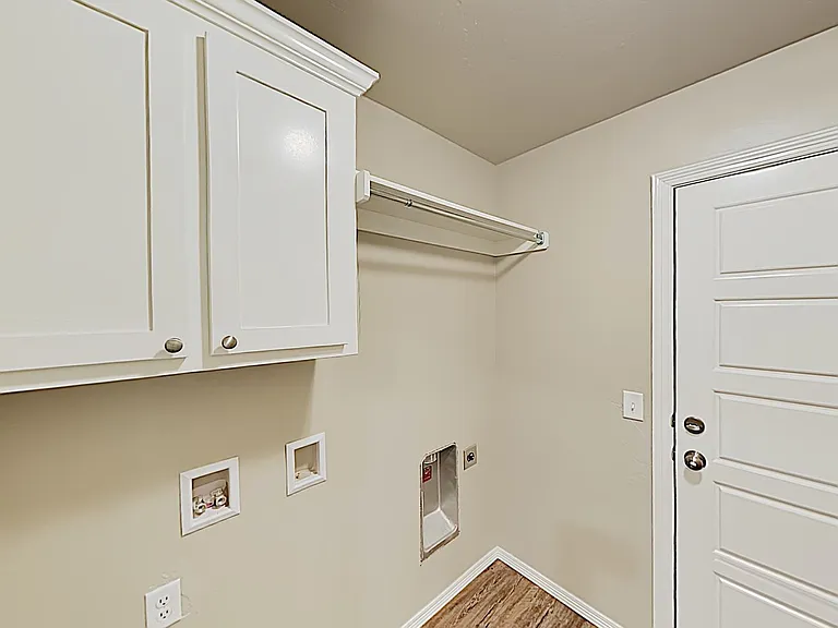 17657 Macarthur Park Dr — Photo 17