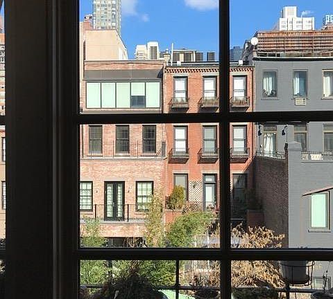 5th image of 227 E 60th St APT 5B