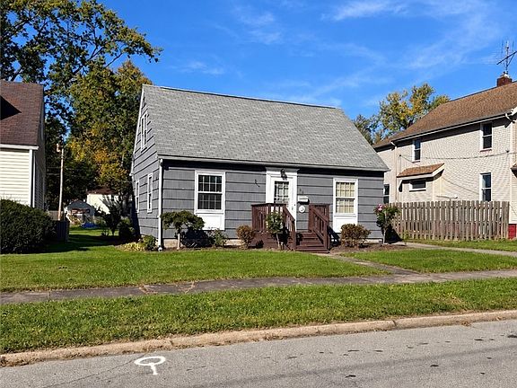2nd image of 588 Adelaide Ave SE