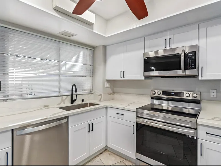 5885 E Thomas Rd — Photo 9