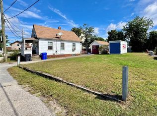 14 Crescent Ave E, Riverside, RI 02915