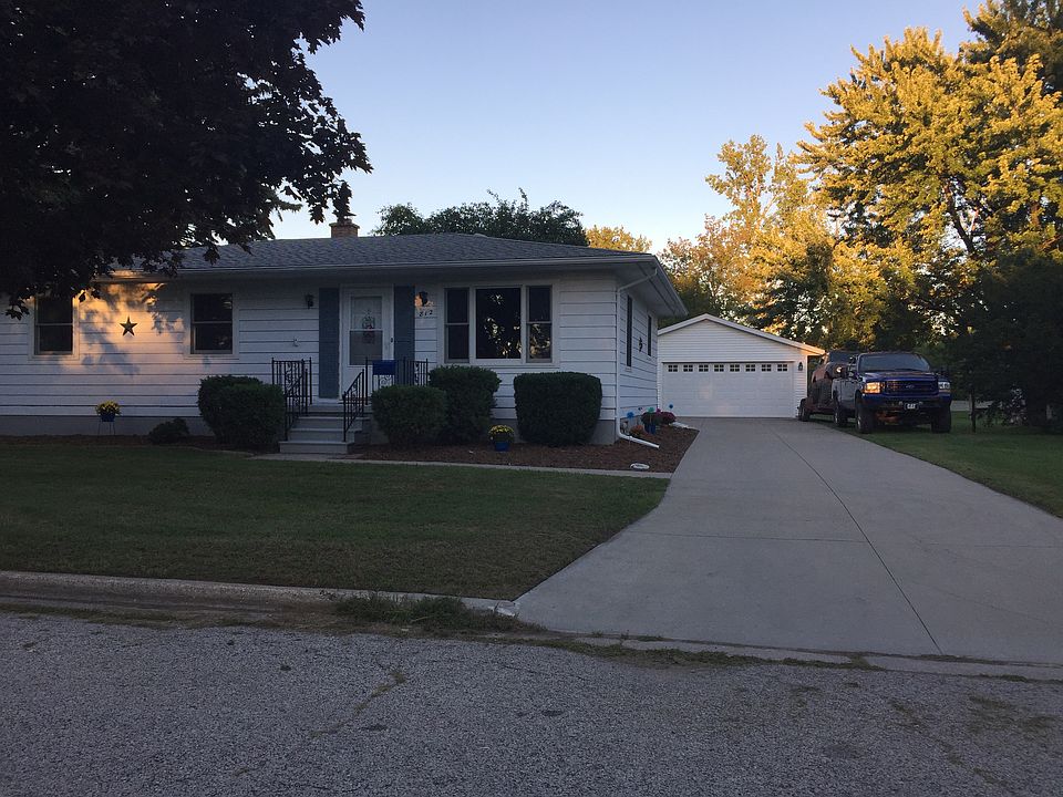 1st image of 812 Sidney St