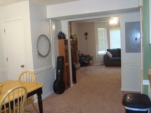 3rd image of 116 Carriage Hill Dr