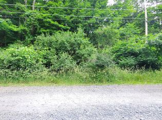 180 Stony Hollow Cir, Bushkill, PA 18324