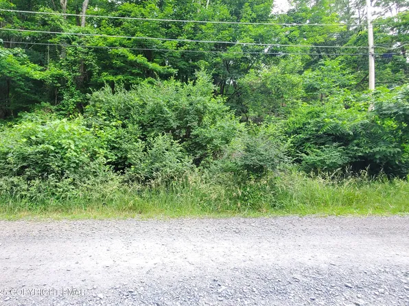 180 Stony Hollow Cir, Bushkill, PA 18324