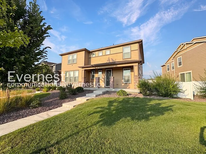 3 bed, 3.0 bath, 1976 sqft, $2,745 — Photo 2