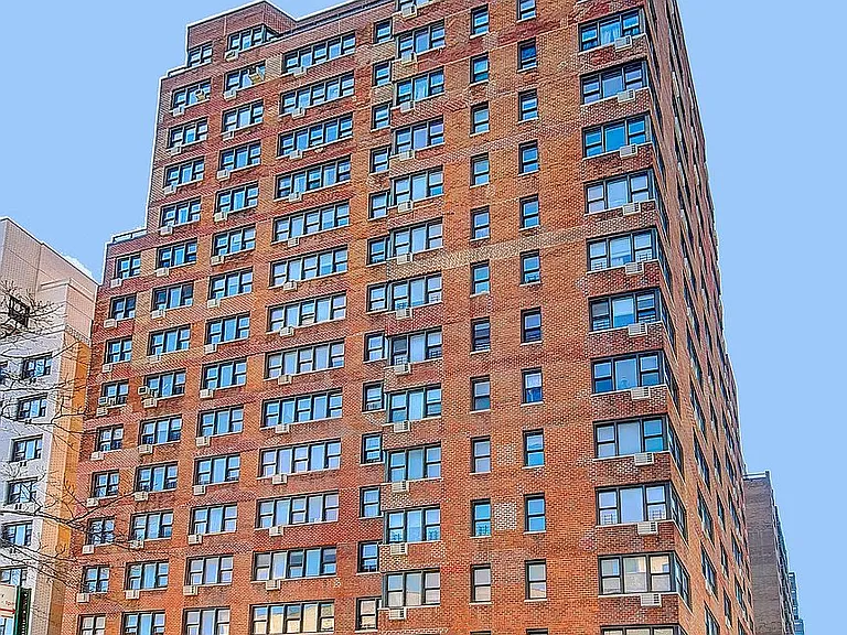 200 E 15th St #2A — Photo 9