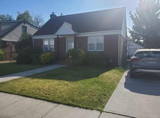 162 Colonial Ave, Williston Park, NY