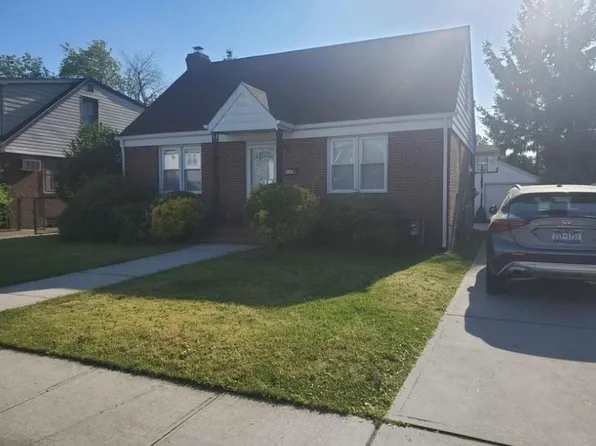 162 Colonial Ave, Williston Park, NY 11596