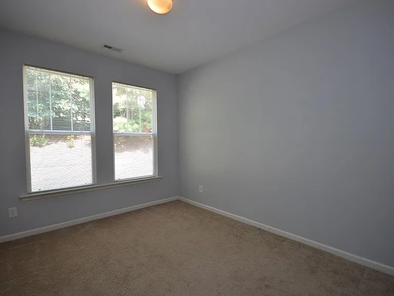 1507 Hinchliff Ct — Photo 13