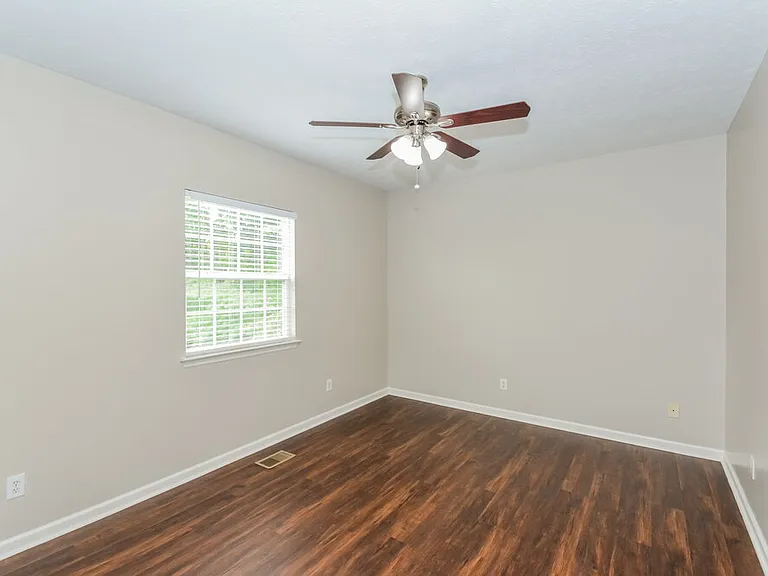 128 Louann Ln — Photo 13