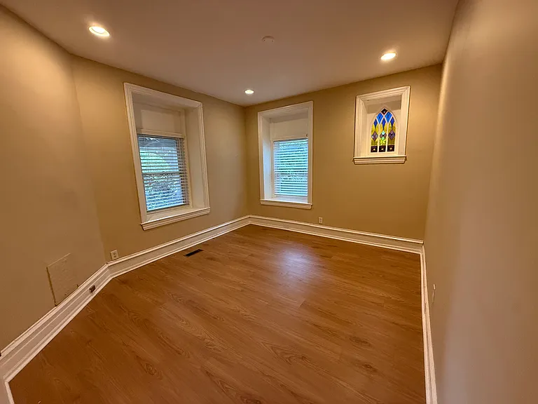 133 E Mount Airy Ave — Photo 4