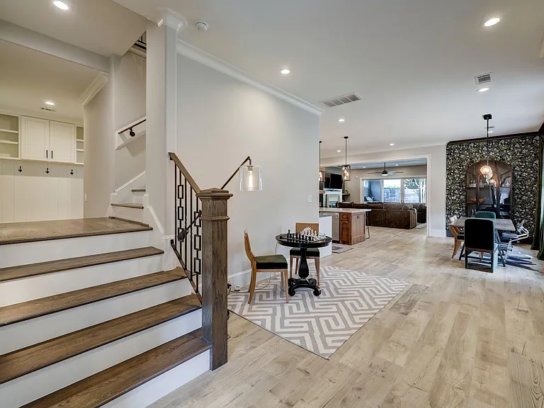 1322 Caywood Ln — Photo 3