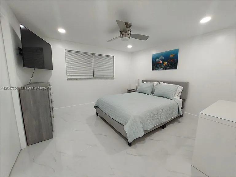400 Golden Isles Dr #47 — Photo 11