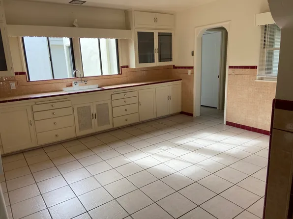 377 Monroe St, Monterey, CA 93940